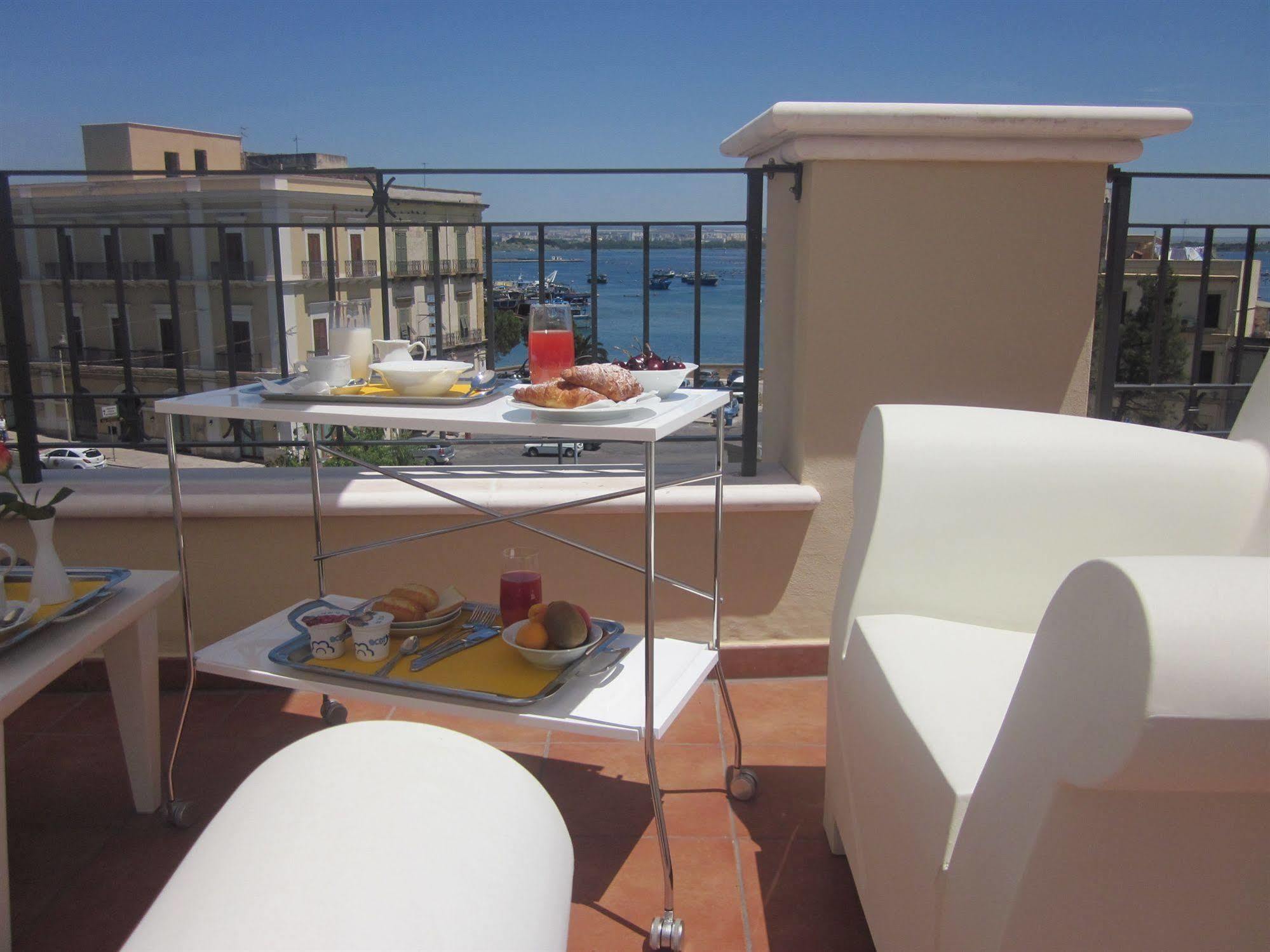 Albergo Del Sole Taranto Exterior foto