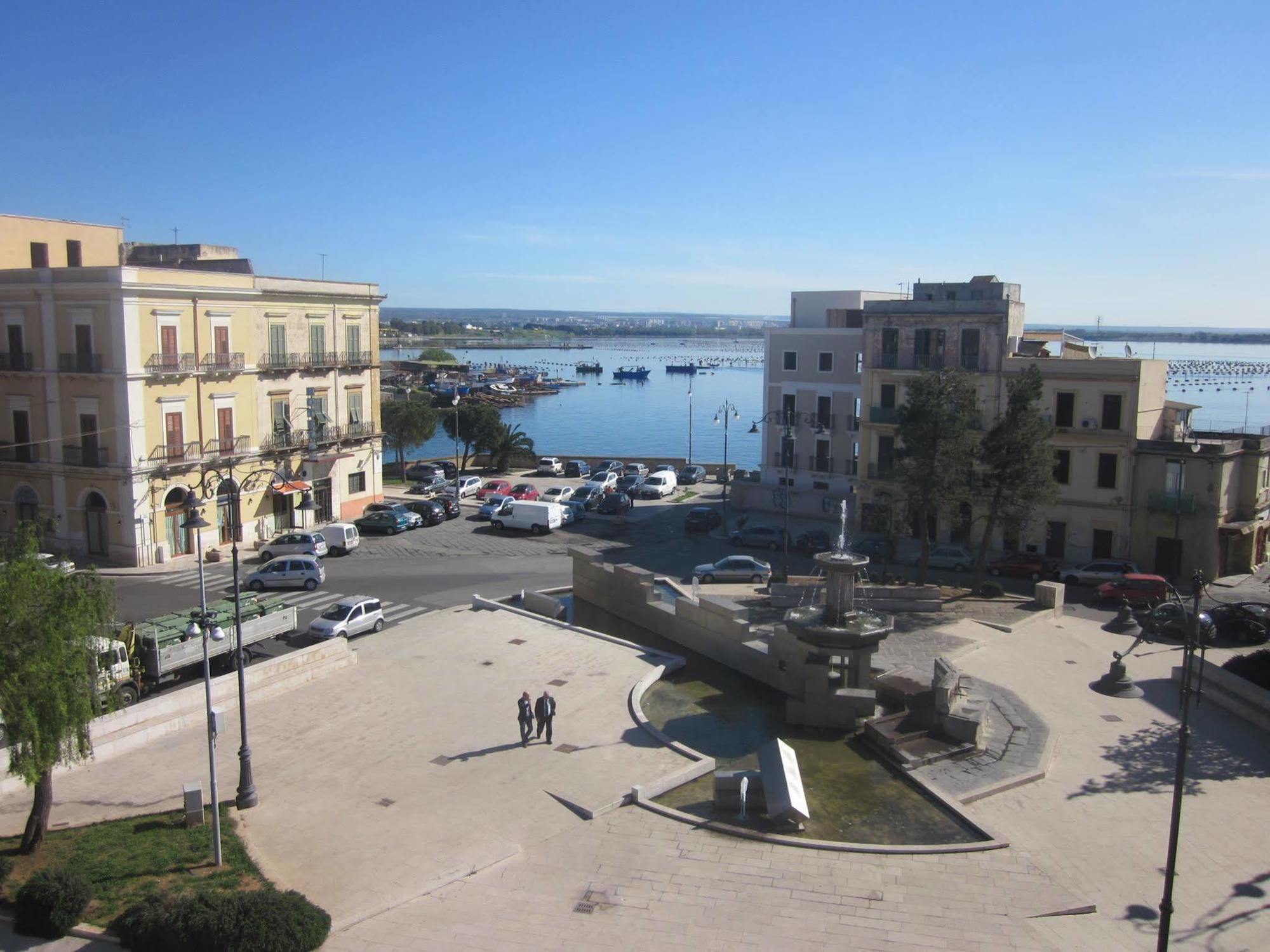 Albergo Del Sole Taranto Exterior foto