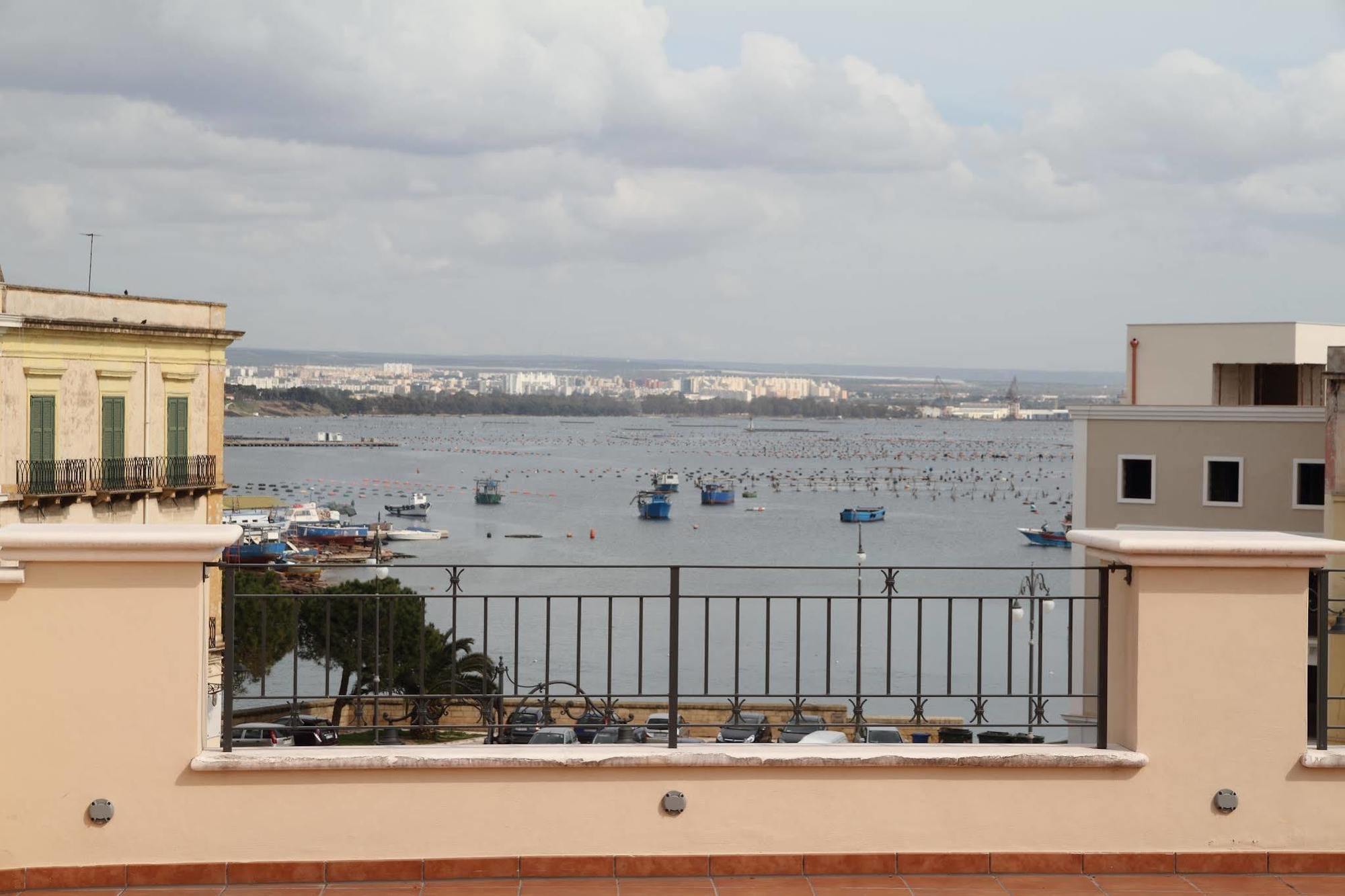 Albergo Del Sole Taranto Exterior foto